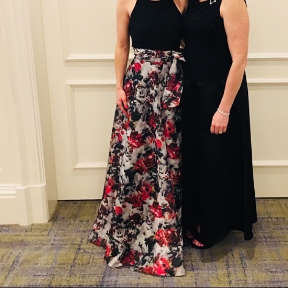 Formal Black and Floral Long Dress size 1 - Picture 1 of 2